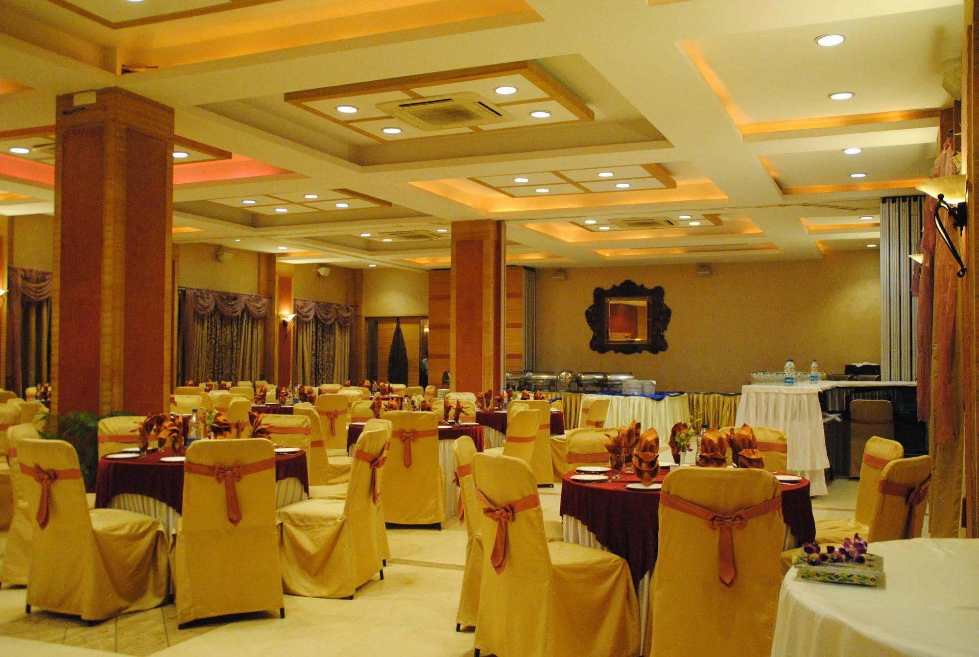 Goldfinch Hotel Mumbai Ngoại thất bức ảnh